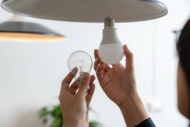 LED Lights vs Traditional Lighting: What UK Homeowners Should Choose in 2026